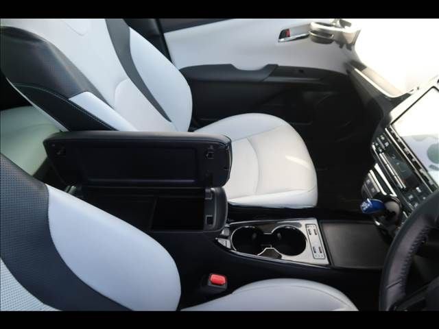 TOYOTA PRIUS 4WD 2020