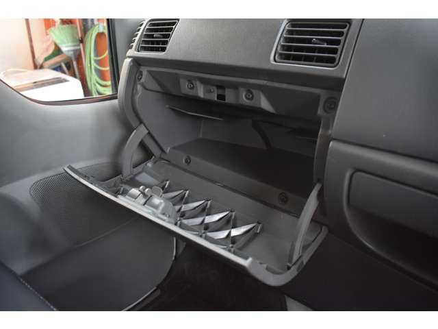 MAZDA TITAN DUSH 2006