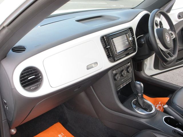 VOLKSWAGEN VOLKSWAGEN The BEETLE 2015