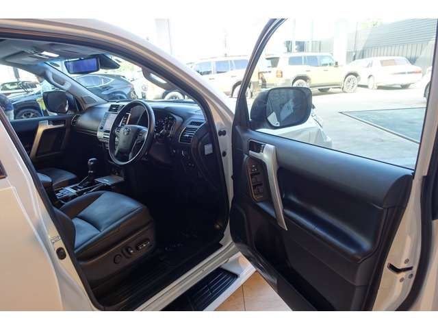 TOYOTA LANDCRUISER PRADO 2023