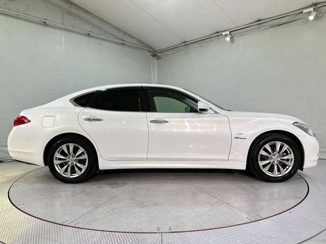 NISSAN FUGA HYBRID 2013