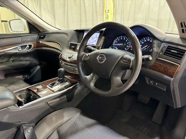 NISSAN FUGA HYBRID 2013