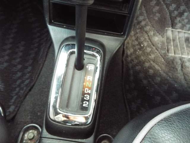 DAIHATSU MIRA GINO 2003