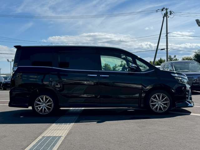 TOYOTA VOXY 4WD 2019