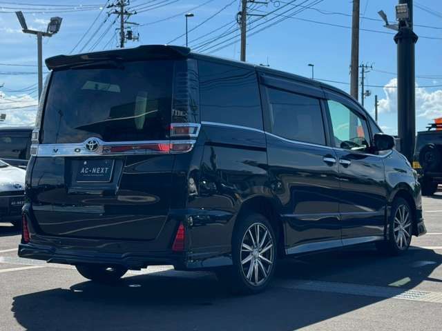 TOYOTA VOXY 4WD 2019