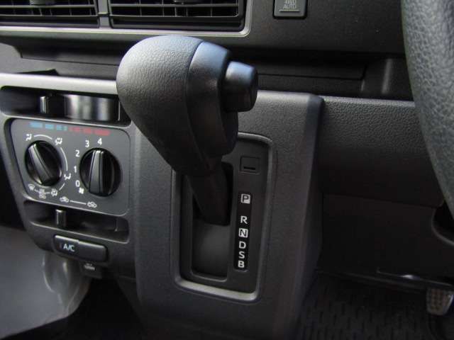 DAIHATSU HIJET deckvan 4WD 2023