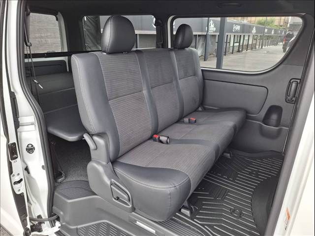 TOYOTA HIACE van 4WD 2025