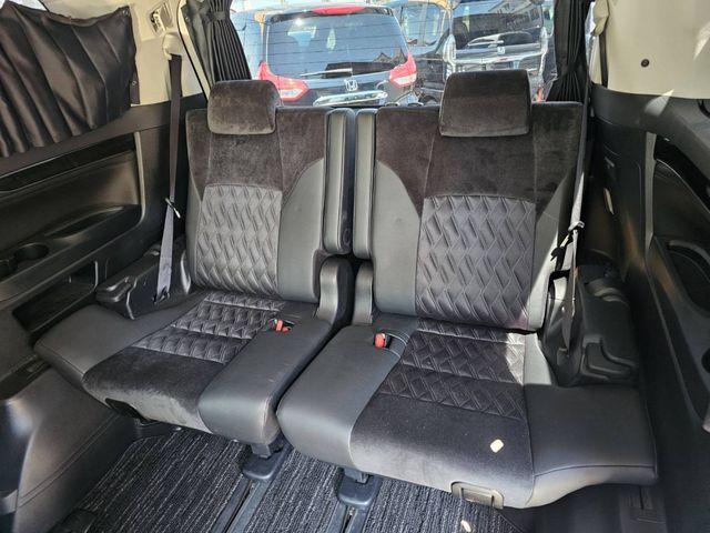 TOYOTA VELLFIRE 2016