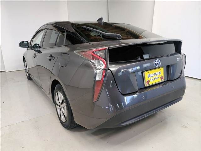 TOYOTA PRIUS 2016