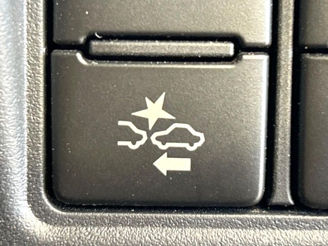 TOYOTA VOXY HYBRID 2017