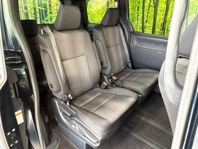 TOYOTA VOXY HYBRID 2017