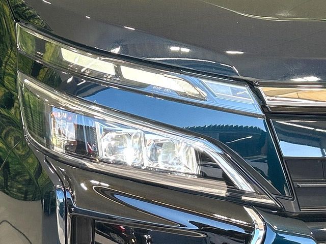 TOYOTA VOXY HYBRID 2017