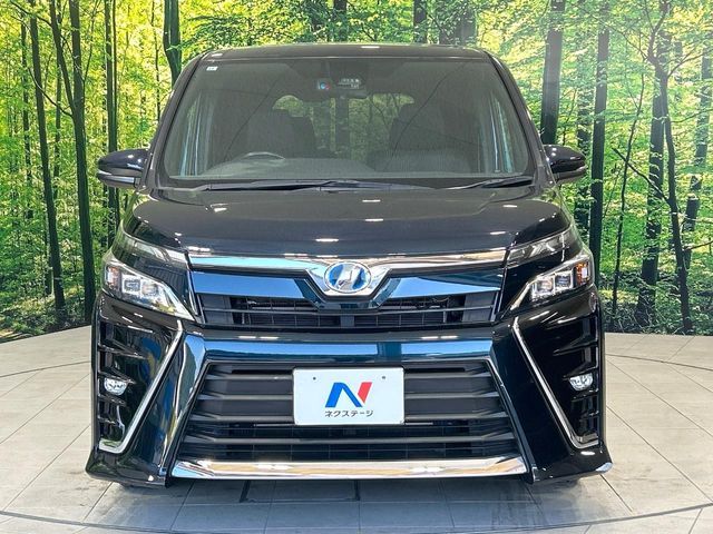 TOYOTA VOXY HYBRID 2017