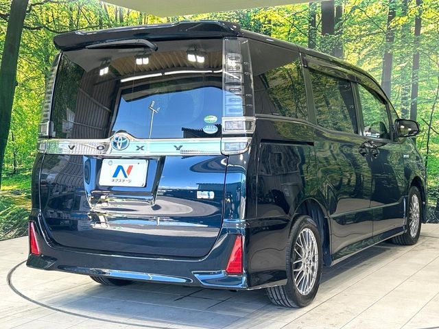 TOYOTA VOXY HYBRID 2017