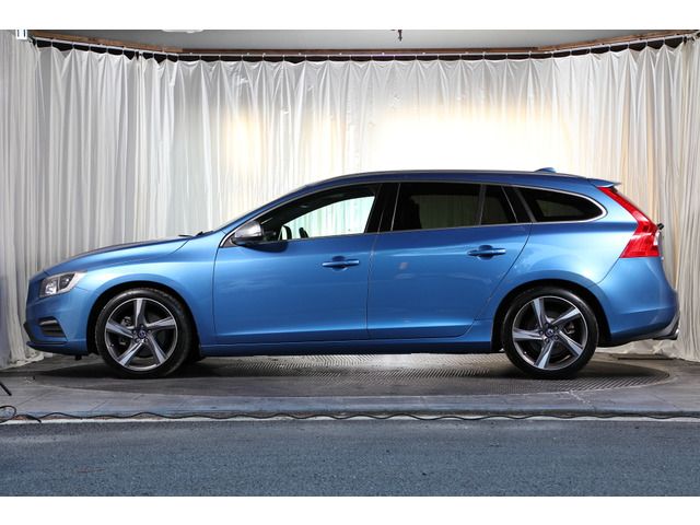 VOLVO VOLVO V60 2015