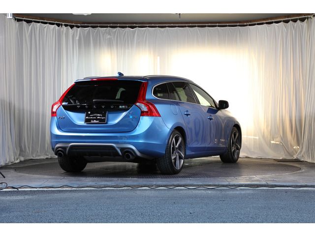 VOLVO VOLVO V60 2015