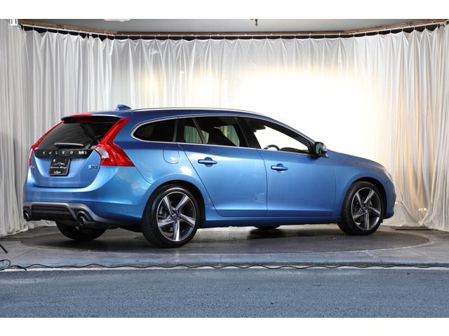 VOLVO VOLVO V60 2015