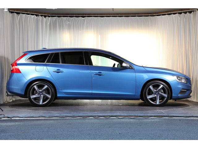 VOLVO VOLVO V60 2015