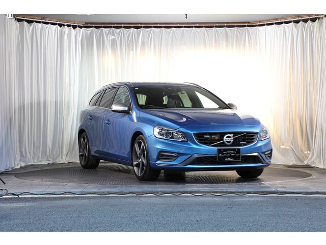 VOLVO VOLVO V60 2015