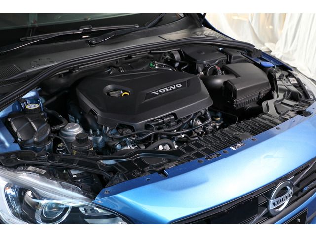 VOLVO VOLVO V60 2015