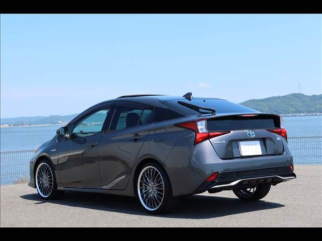 TOYOTA PRIUS 2019