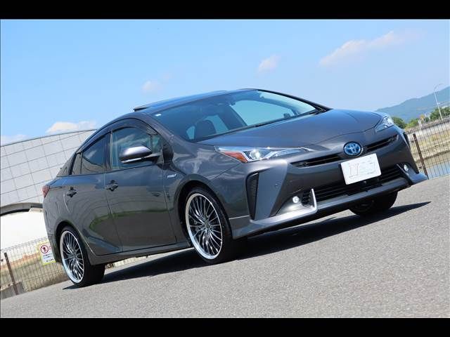 TOYOTA PRIUS 2019