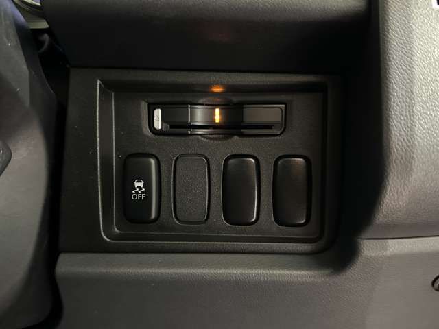 MITSUBISHI DELICA D:5 4WD 2012