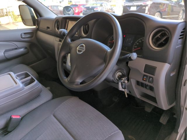 NISSAN NV350 CARAVAN 2019