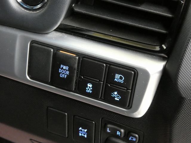 TOYOTA ESTIMA  4WD 2018