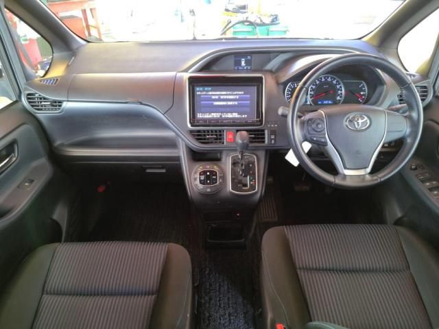 TOYOTA VOXY 2015