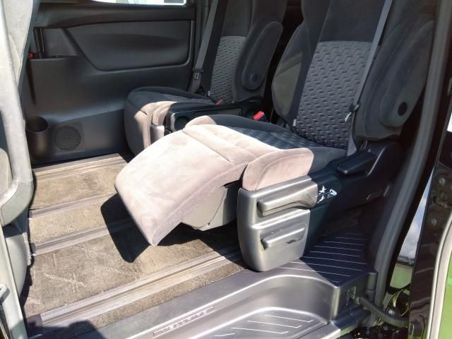 TOYOTA VELLFIRE 2017