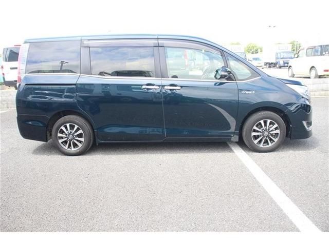 TOYOTA ESQUIRE HYBRID 2017