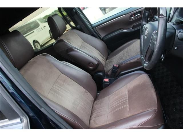 TOYOTA ESQUIRE HYBRID 2017