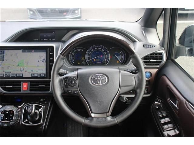 TOYOTA ESQUIRE HYBRID 2017