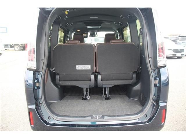 TOYOTA ESQUIRE HYBRID 2017