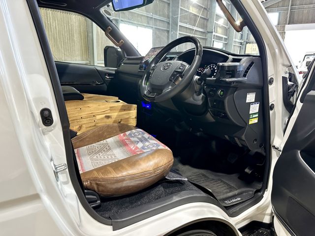 TOYOTA HIACE van 4WD 2023