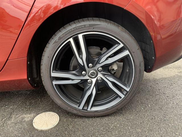 VOLVO VOLVO V40 2017