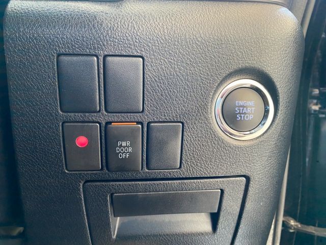 TOYOTA VELLFIRE 2015