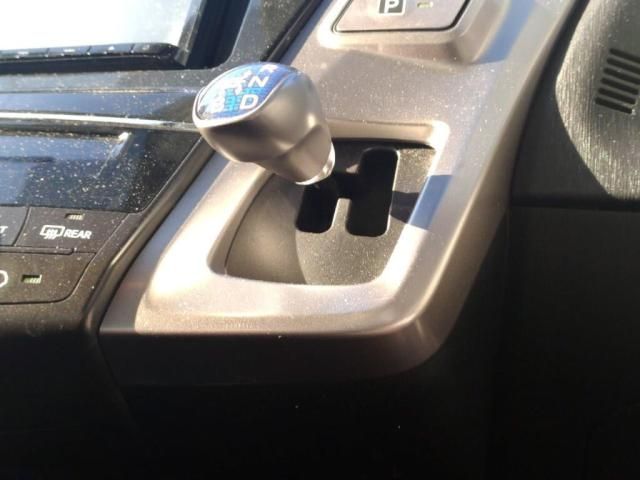 TOYOTA PRIUS Alpha 2019