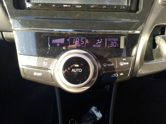 TOYOTA PRIUS Alpha 2019