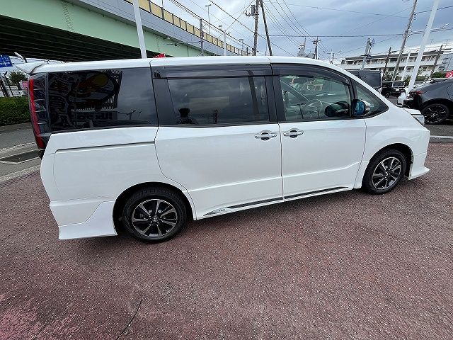 TOYOTA NOAH HYBRID 2020