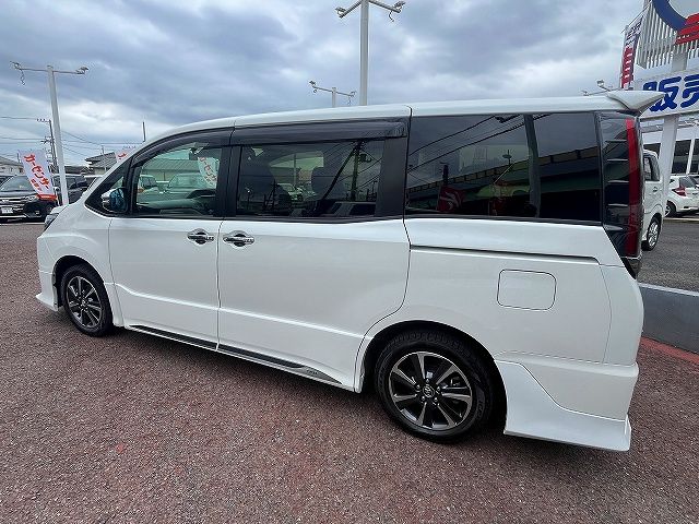 TOYOTA NOAH HYBRID 2020