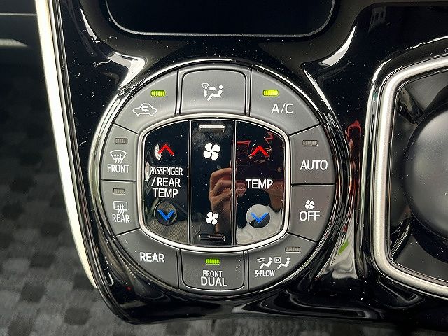 TOYOTA NOAH HYBRID 2020