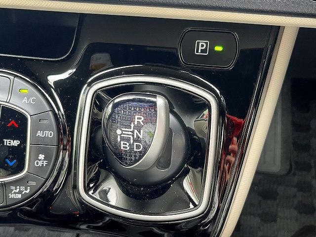 TOYOTA NOAH HYBRID 2020