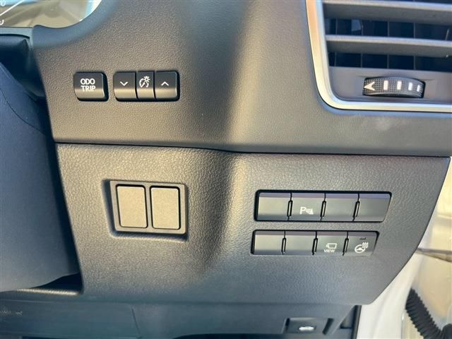 TOYOTA LEXUS NX200t 2016