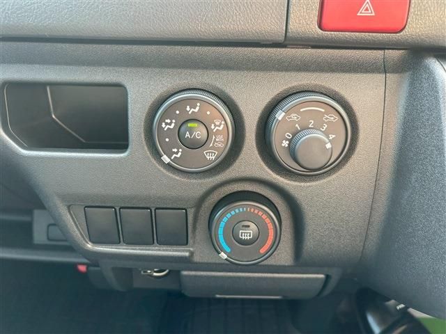 TOYOTA HIACE van 2WD 2022