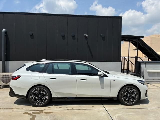 BMW BMW 5series TOURING 2025