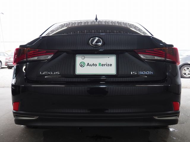 TOYOTA LEXUS IS300h 2016