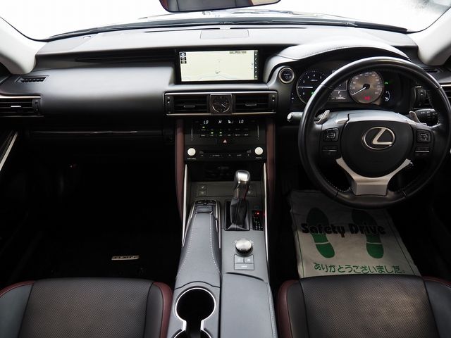 TOYOTA LEXUS IS300h 2016