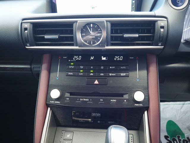 TOYOTA LEXUS IS300h 2016